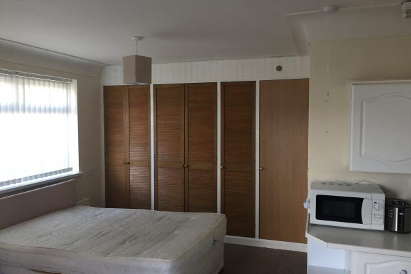 10 Bridge Avenue (1c)